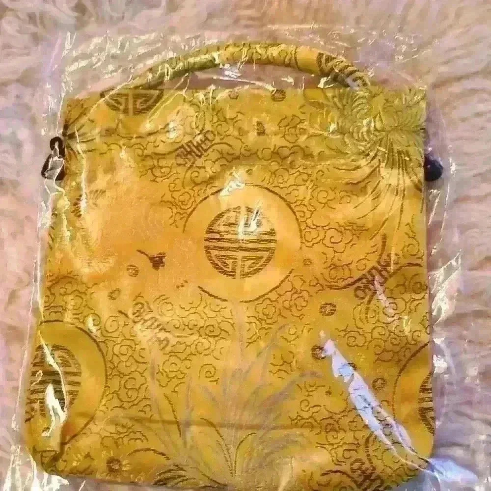 Small silk bag with handle and drawstring - Picture 2 of 2